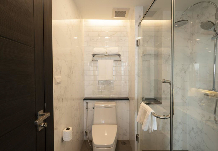 Bathroom 5, SureStay Hotel by Best Western Vientiane, Vientiane