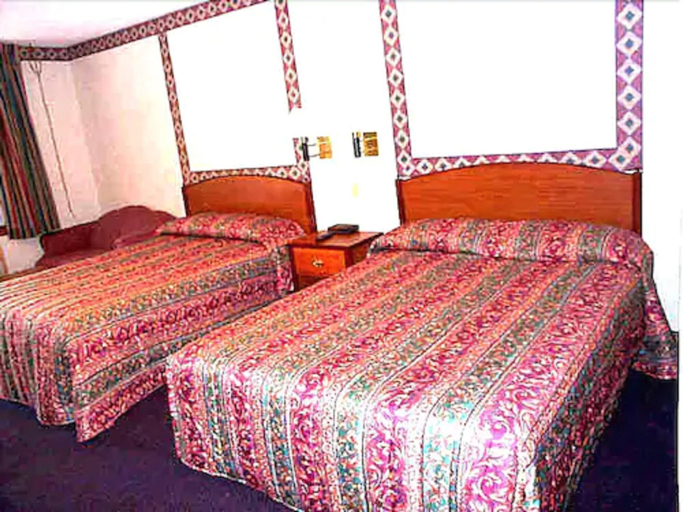 Bedroom 2, Wesley Inn & Suites, Middlesex