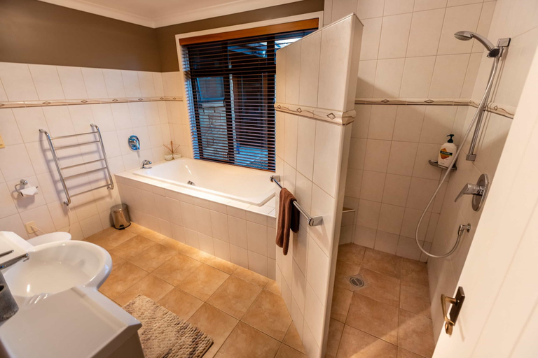 Bathroom 4, Heaven's Rest B&B, Franklin