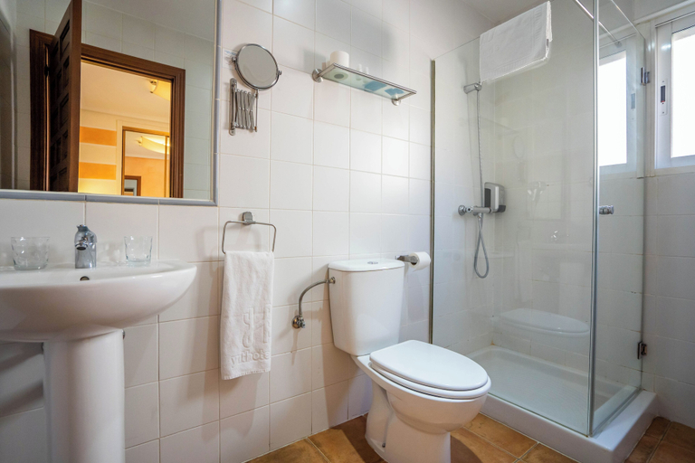 Bathroom 4, YIT Puerta Bisagra, Toledo