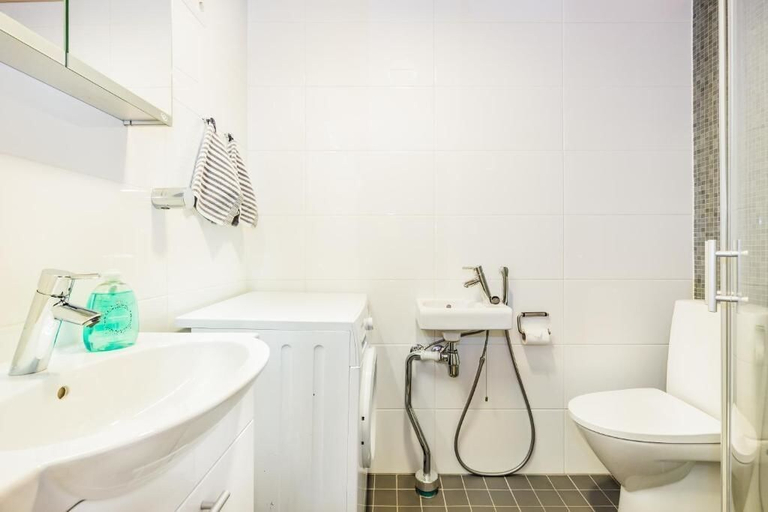 Bathroom 4, Go Happy Home Apartment Mikonkatu 11, Uusimaa