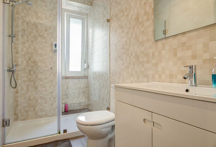Bathroom 5, Home Out Rooms & Apartments, Lisbon