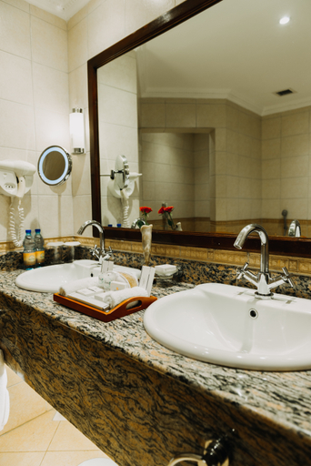Bathroom 5, Lake Victoria Serena Golf Resort & Spa, Jinja