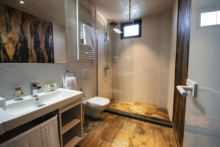 Bathroom 3, Flow, Belgrade