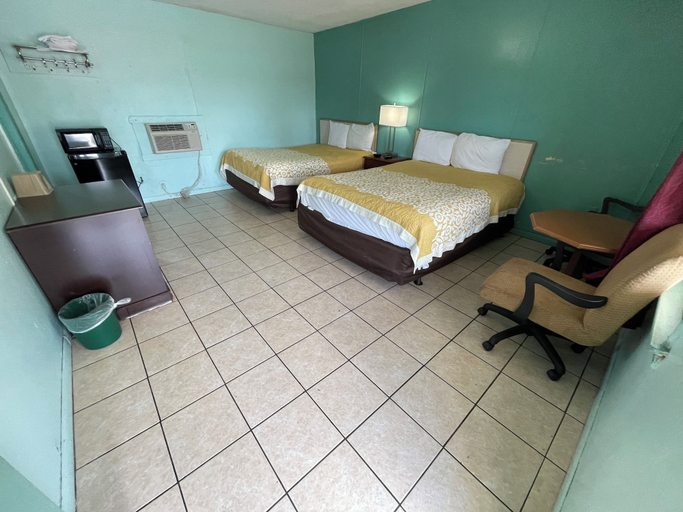Bedroom 3, Lamplighter Inn, Talladega