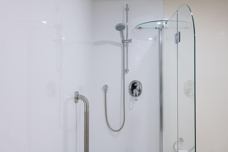 Bathroom 4, MERCURE TAURANGA, Western Bay of Plenty