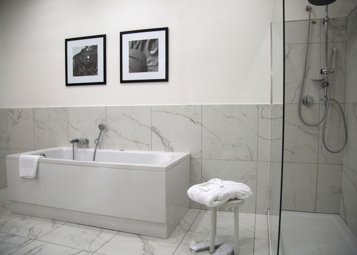 Bathroom 4, Stelle Hotel The Businest, Napoli