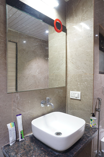 Bathroom 3, Treebo Classic Grande, Camp, Pune