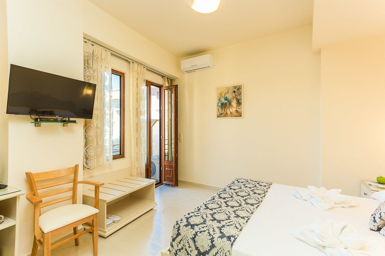Bedroom 2, Polyxenia Suites, Crete
