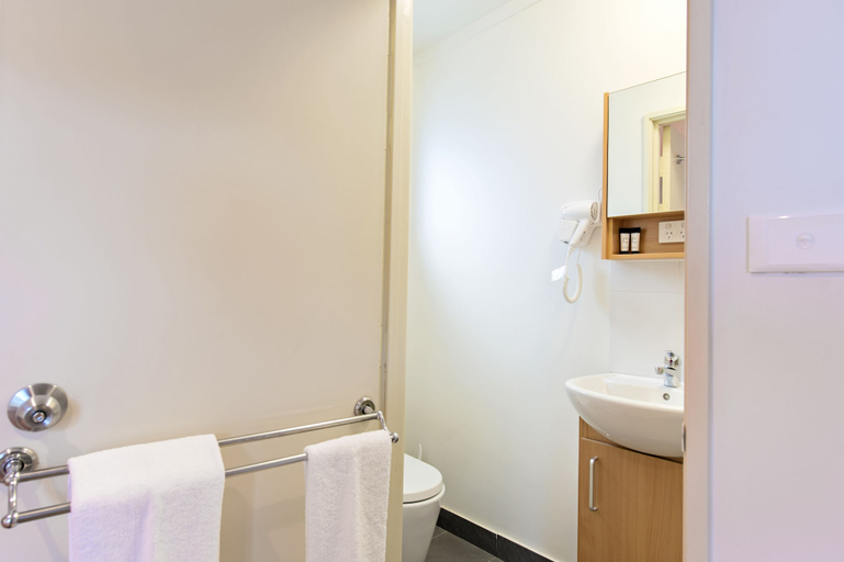 Bathroom 4, Discovery Parks - Darwin, Darwin