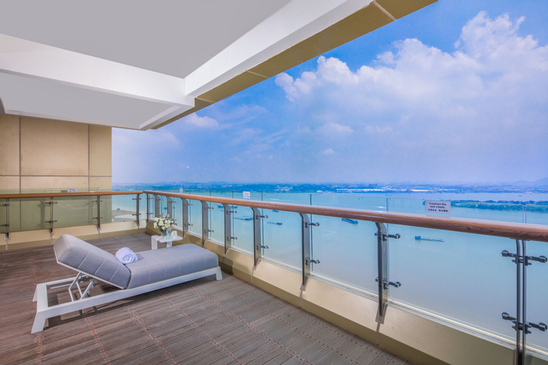 Exterior & Views 5