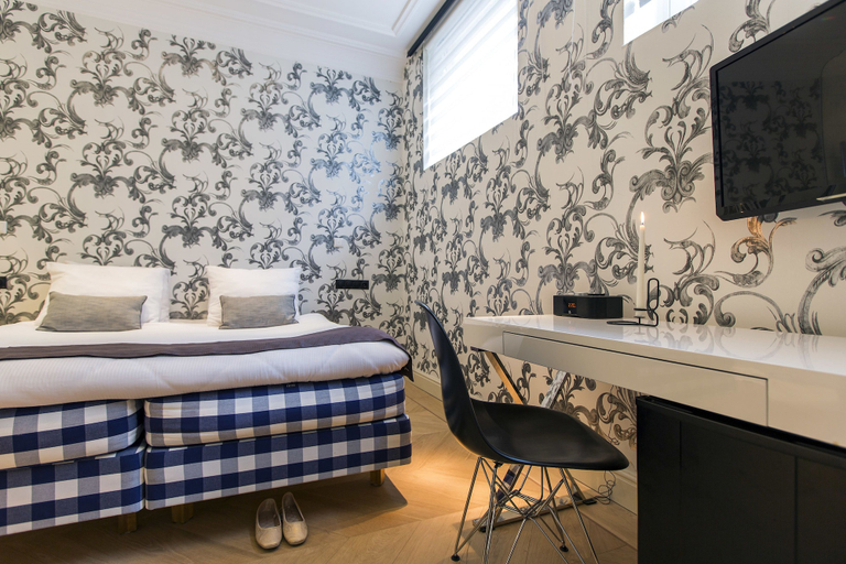 Bedroom 4, The Amsterdam Canal Hotel, Amsterdam
