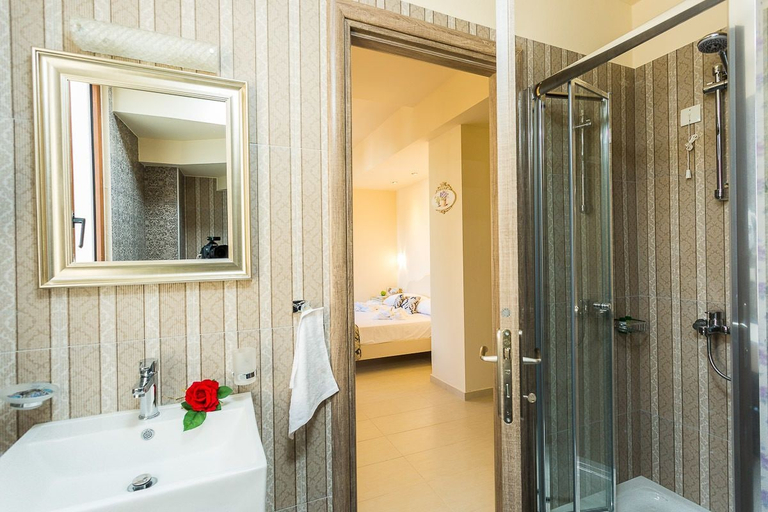 Bathroom 5, Polyxenia Suites, Crete