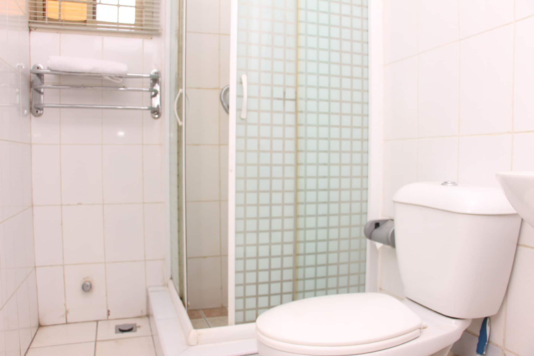 Bathroom 4, Kriscane Suites, AbujaMun