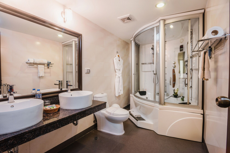 Bathroom 5, Hotel Nobility, Lima