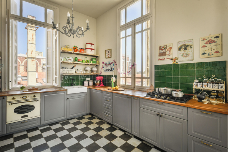 Food & Drinks 5, Elegant 1BR Apt w Balcony in the City