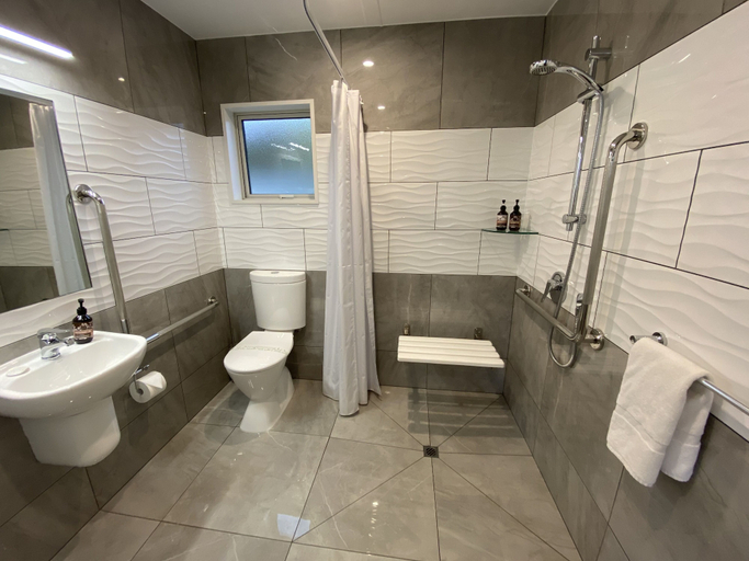 Bathroom 4, BigSky Motels, Waitaki