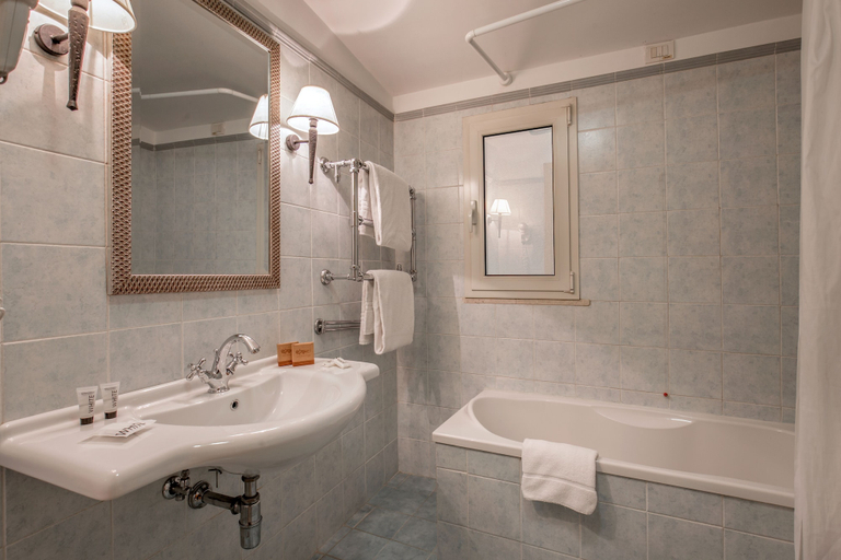 Bathroom 4, Hotel Selva Candida, Roma