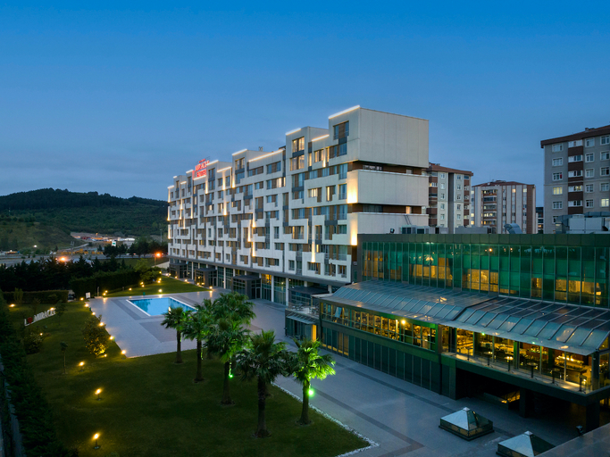 Exterior & Views