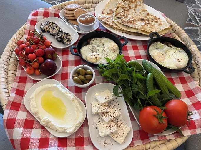 Food & Drinks, Beit Mirna Guesthouse & Chalet, Zgharta
