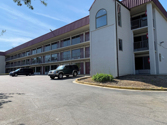 Exterior & Views 3, Super 8 By Wyndham Baltimore Northwest, Baltimore