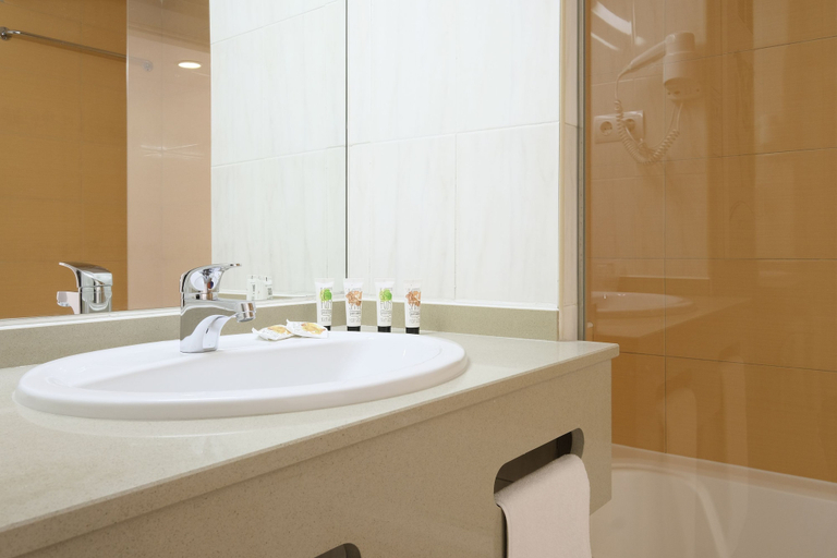 Bathroom 5, azuLine Hotel Bergantín, Baleares