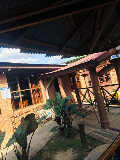 Exterior & Views 2, Steak House Guesthouse and restaurants, Kumasi