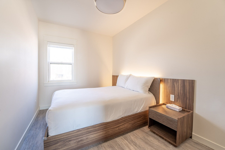 Bedroom 2, Long Beach Resort, Niagara