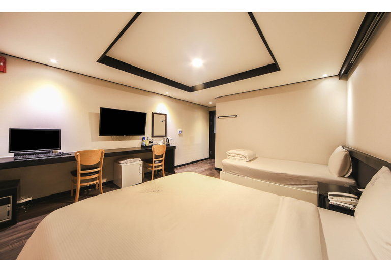 Bedroom 6