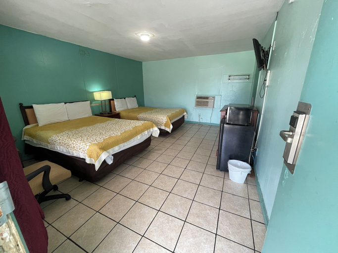 Bedroom 5, Lamplighter Inn, Talladega