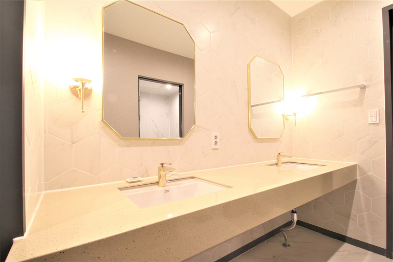 Bathroom 3, Hotel Prima, Sasang