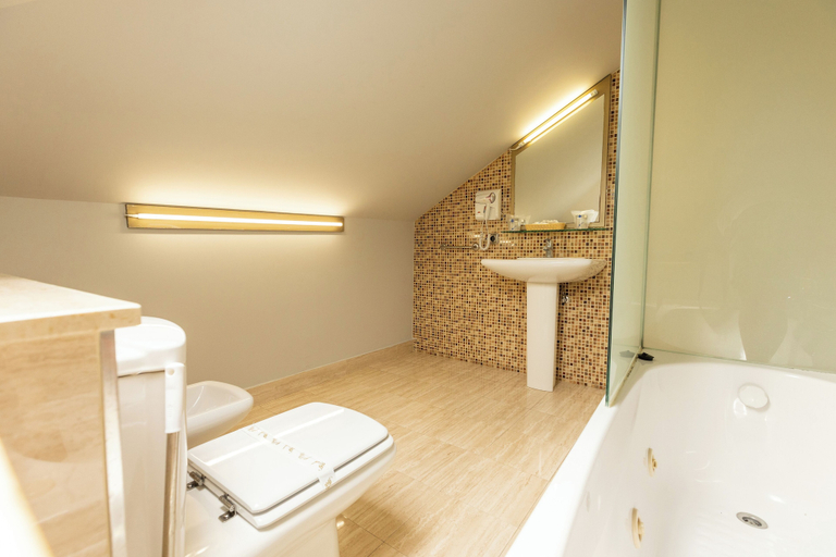 Bathroom 4, Hotel Montedobra, Cantabria