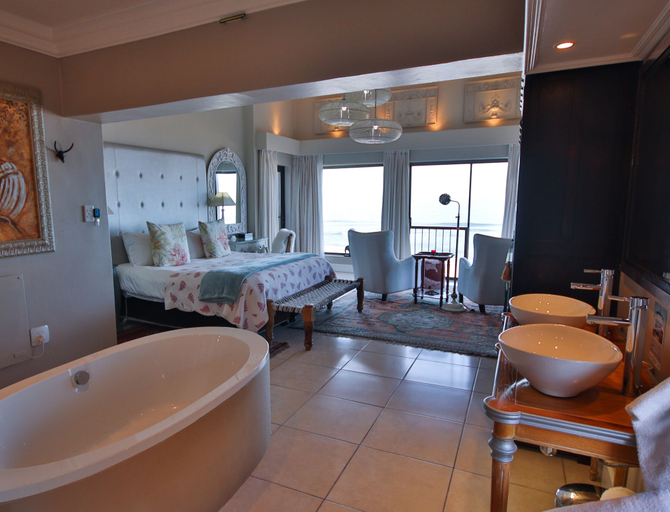 Bathroom 5, On the Beach Guesthouse, Cacadu