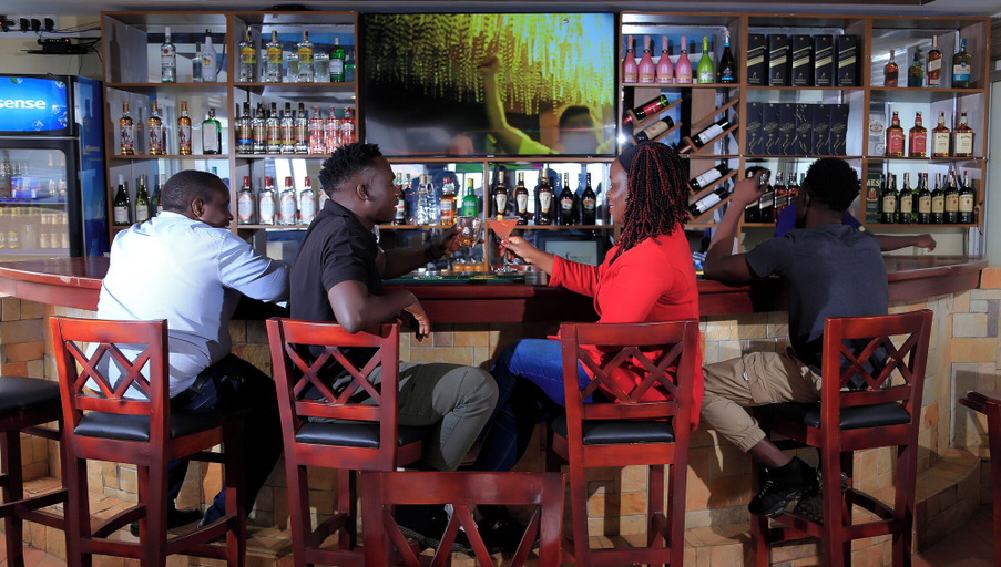 Food & Drinks 3, The Harp Hamilton Park, Jinja