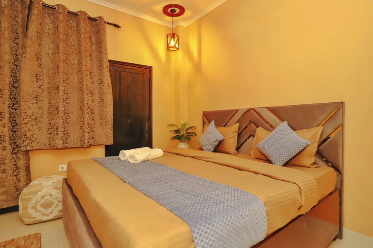 Bedroom 2, Roomshala 103 Good Luck House, Delhi