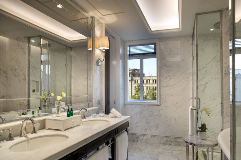 Bathroom 5, Grand Mercure Xian Renmin Square, Xi'an