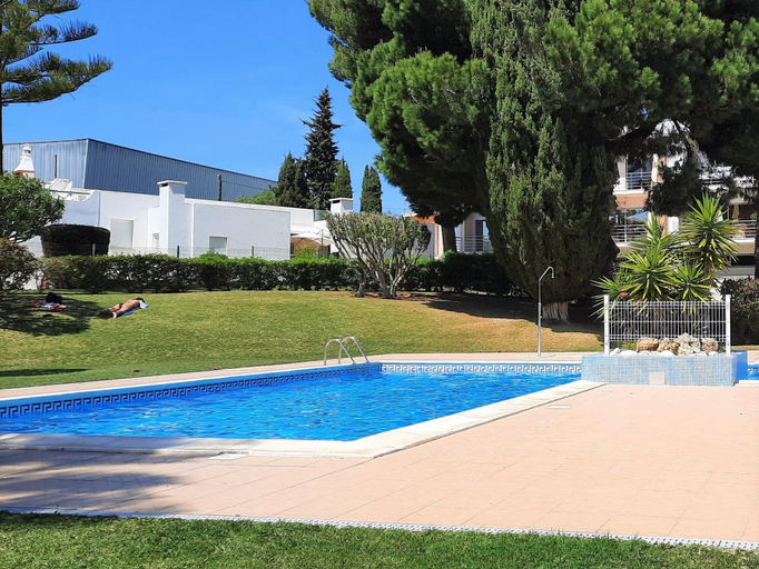 Sport & Beauty 4, Armação DE Pêra Brightness 2 With Pool, Lagoa