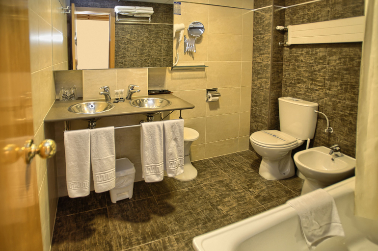 Bathroom 4, Evenia Monte Alba, Huesca