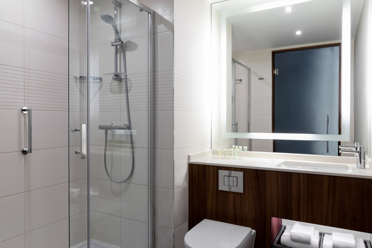 Bathroom 5, Courtyard by Marriott Amsterdam, Amsterdam