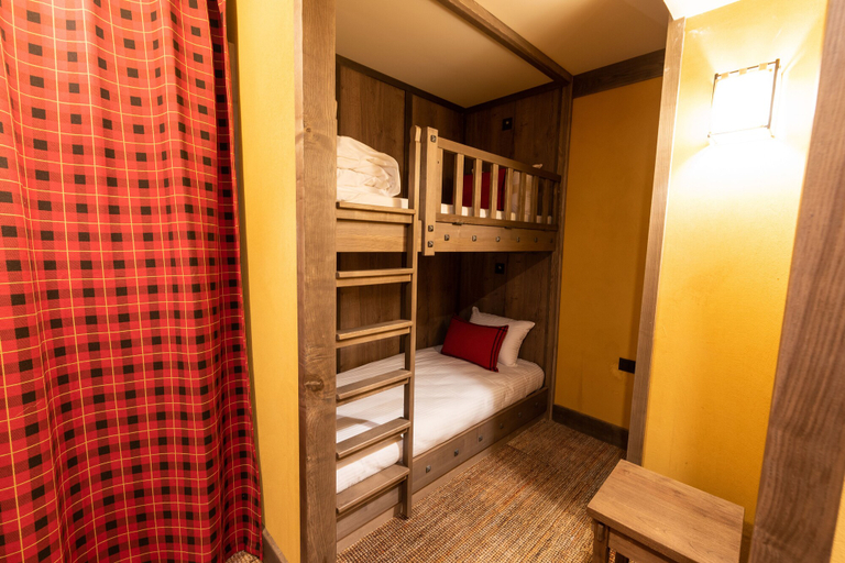 Bedroom 2, Les Quais de Lutèce, Oise