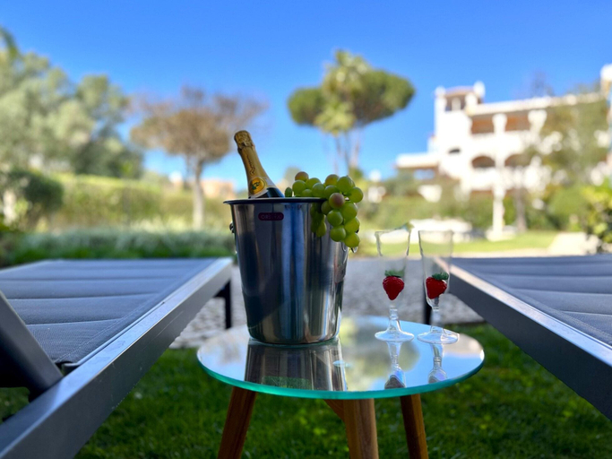 Food & Drinks, Vilamoura Prestige With Pool by Homiing, Loulé