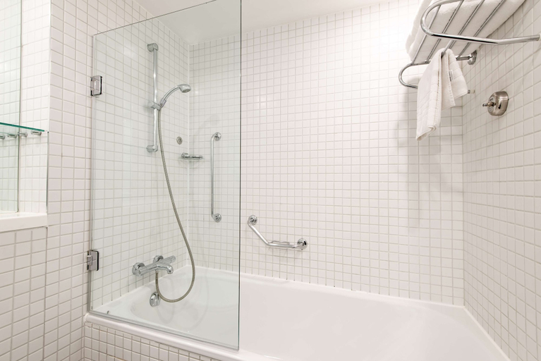 Bathroom 5, Radisson Blu Hotel, Birmingham, Birmingham