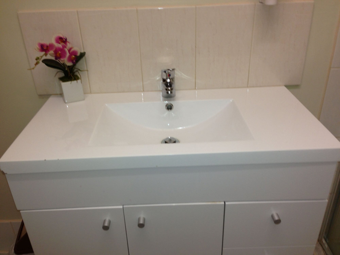 Bathroom, Carnegie Motor Inn, Melbourne
