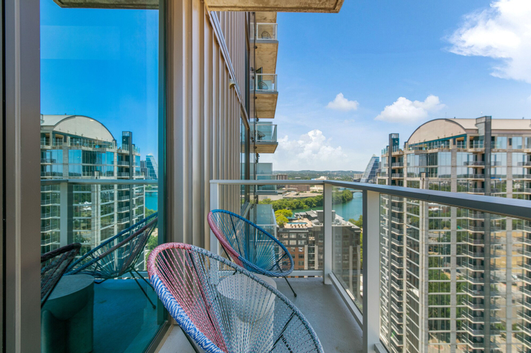 Exterior & Views 5