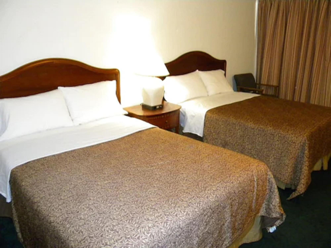 Bedroom 3, Fairway Inn by the Falls, Niagara