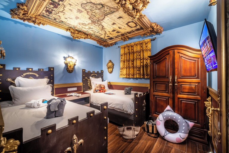 Bedroom 5, Hotel Pirates World, Hérault