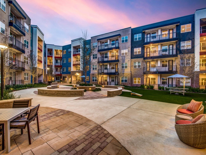 Room 4, Upscale 1BR King Suite Close to Downtown w Fast Wifi, Travis