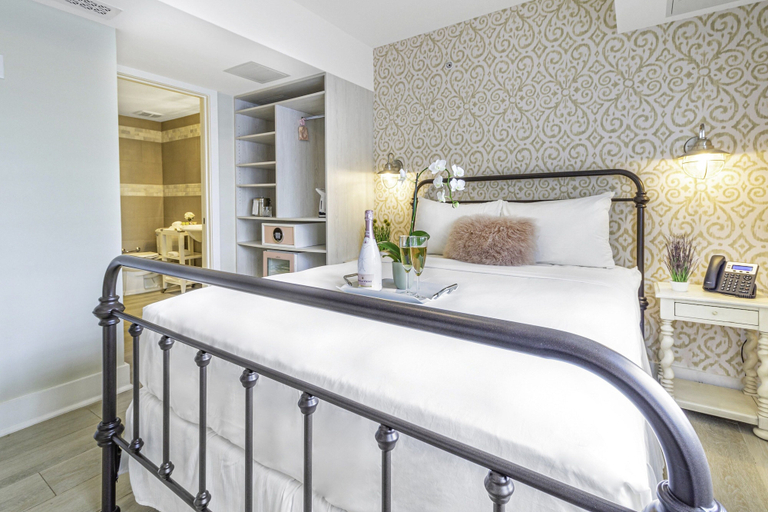 Bedroom 4, Henrosa Hotel, Miami-Dade