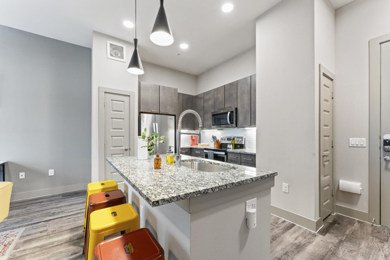Room 3, Upscale 1BR King Suite Close to Downtown w Fast Wifi, Travis