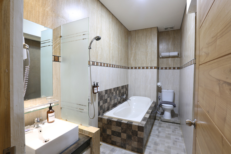 Bathroom 4, Luminor Hotel Banyuwangi by WH, Banyuwangi